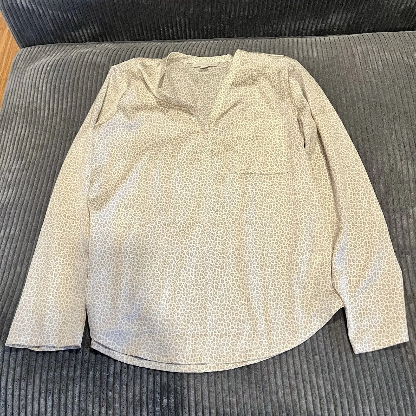 BAREFOOT DREAMS Washed Satin Pants And Top PJ Set Small - Animal Print - Image 10