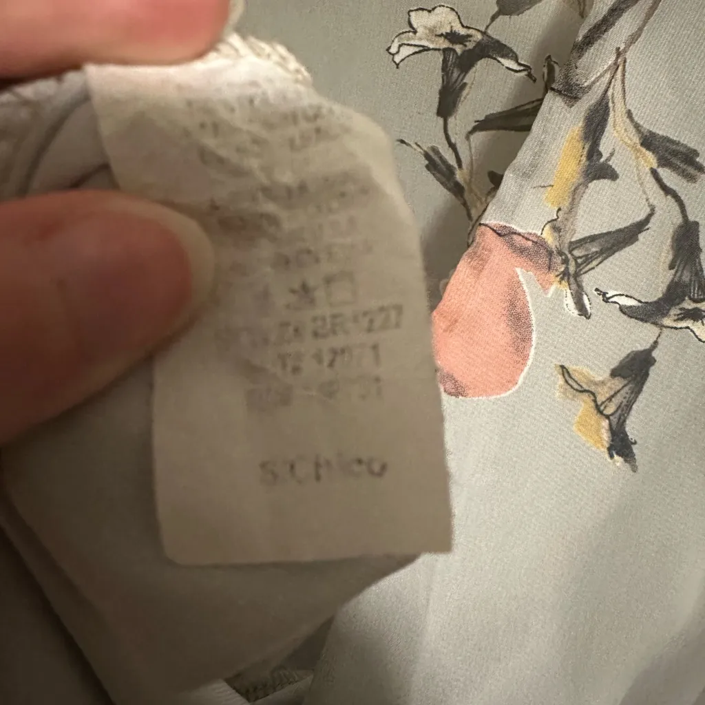 Blue Blush Women’s Gray and Pink Sheer Floral Shortsleeve Romper size small - Image 7