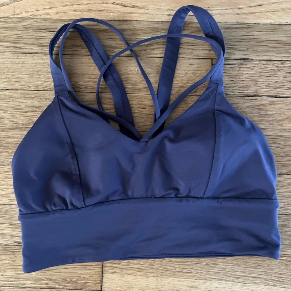 Lululemon Pushing Limits Bra *Light Support For C/D Cup Size 6 in Cyber Purple - Image 3