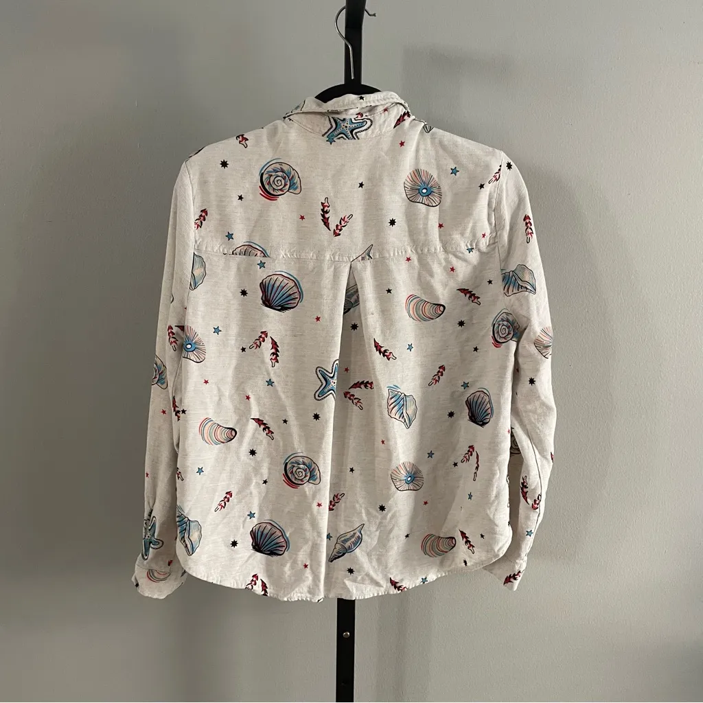 Jane and Delancey Linen Blend Seashell Star Button Up Shirt Size Large - Image 2