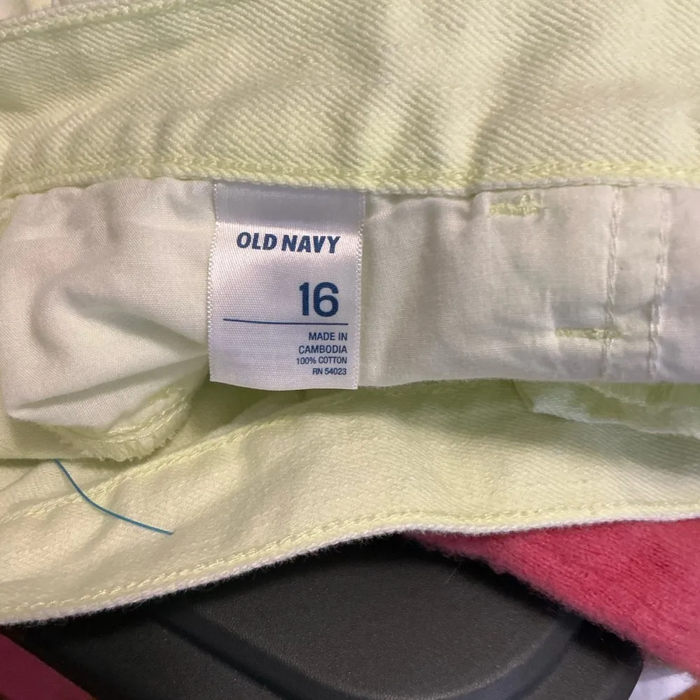 Old Navy Yellow Jean Shorts Casual Summer Style - Image 2