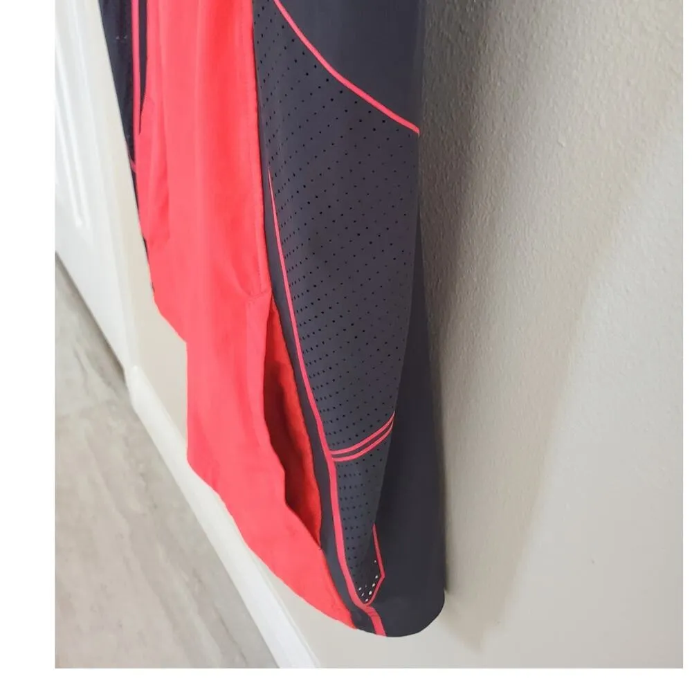 Under Armour Heat Gear Fitted Hooded Vest Mesh Sides Size XL Women Black Red - Image 3