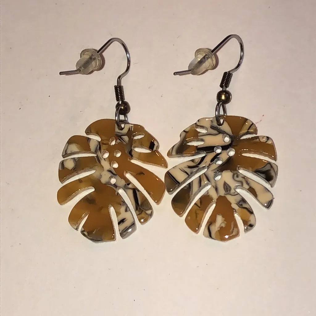 Tropical Leaf Lucite Boho Dangle Earrings in Yellow and Cream - Image 4