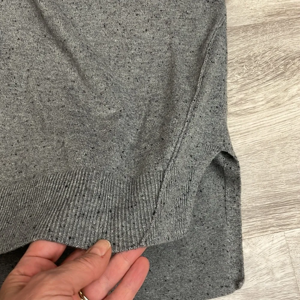 Heather Gray with Black Speckles Long Sleeve Scoop Neck Sweater Size Small - Image 7