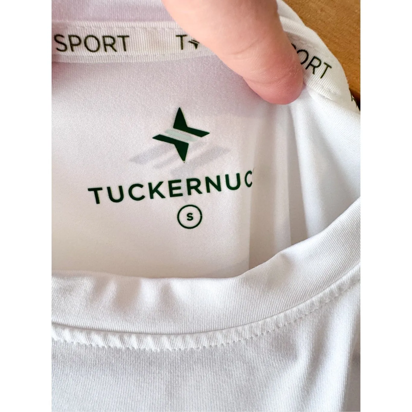 Tuckernuck White Short Sleeve Sport Performance Tee Size Small - Image 3