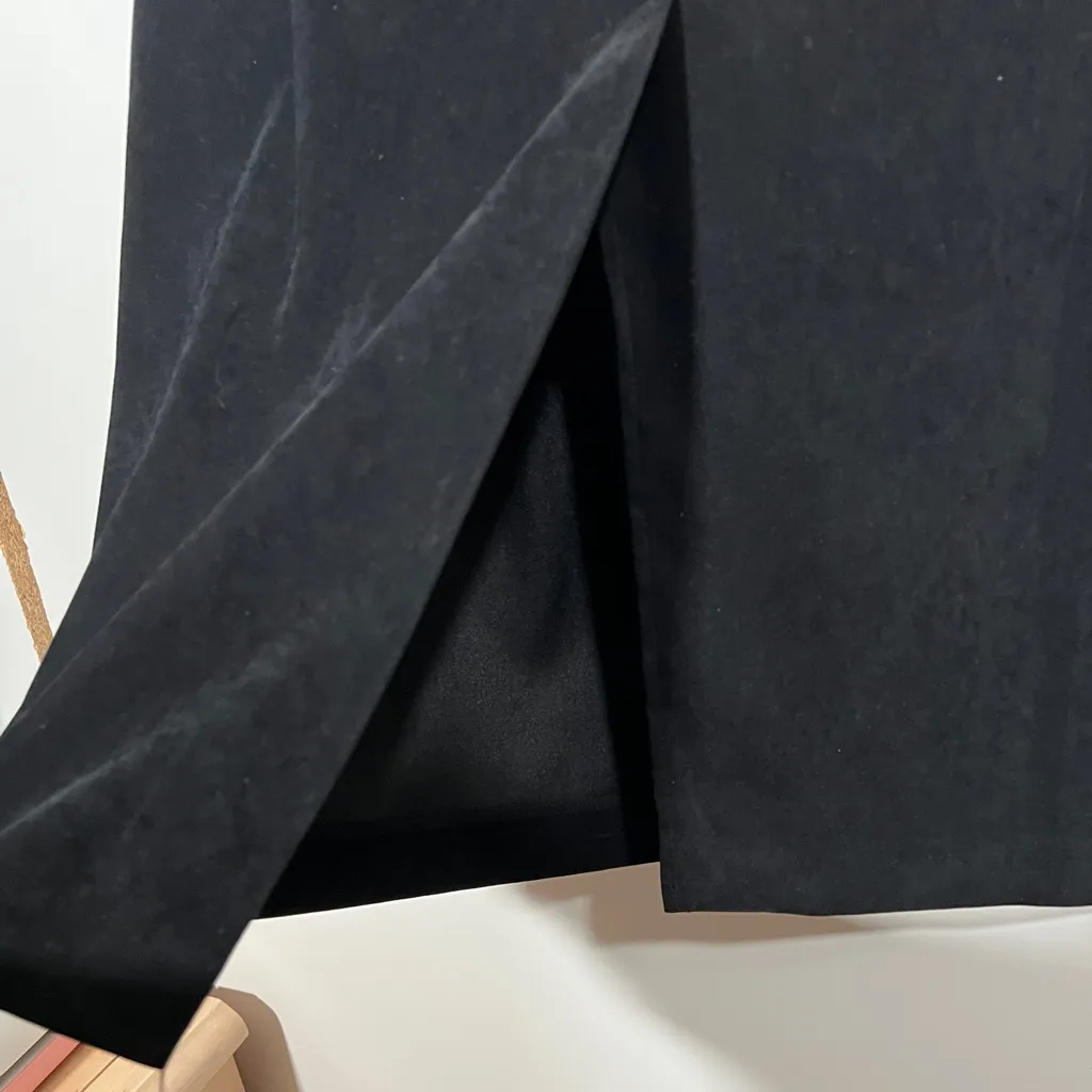 Vintage Faux Suede Skirt with Back Slit in Black Sz 12 Zip Button Closure - Image 5