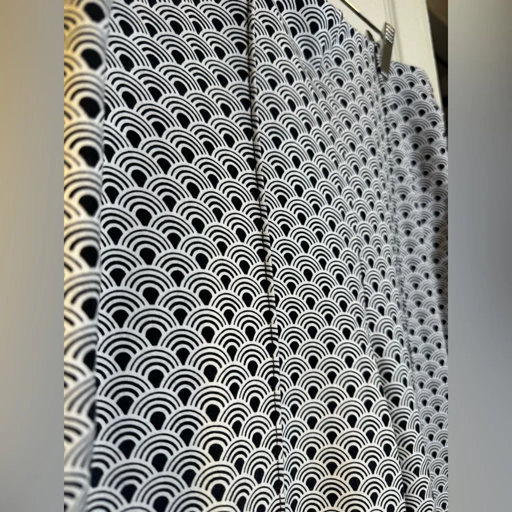 Jules & Leopold  Black and Gray Patterned Women's Pants - Image 5