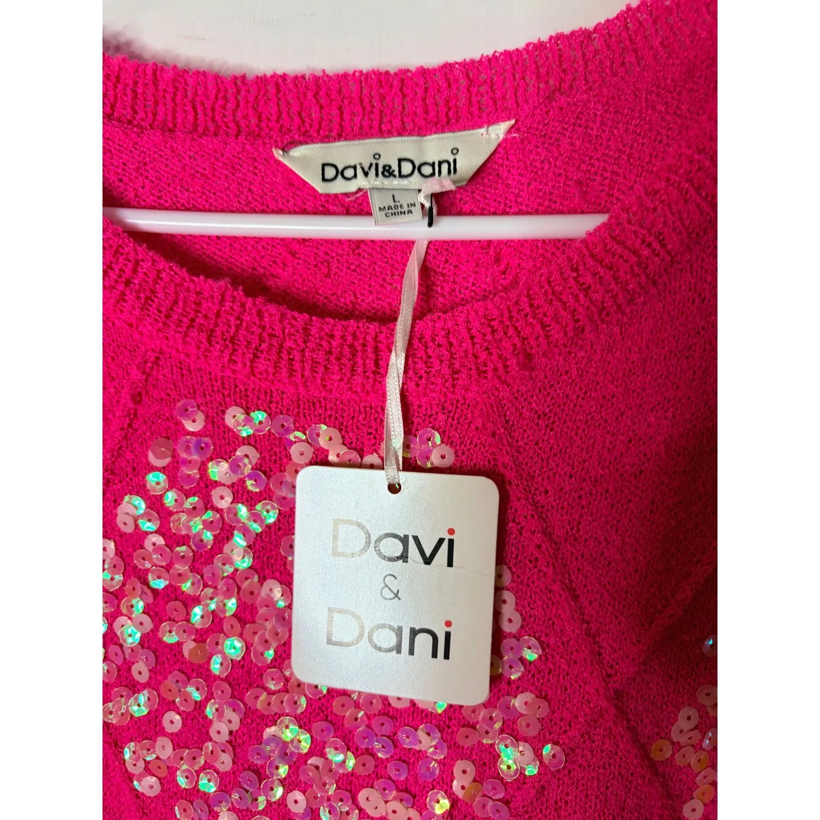 Davi & Dani Women's Pink Sequin Diamond Knit Short Sleeve Sweater Top - Image 2