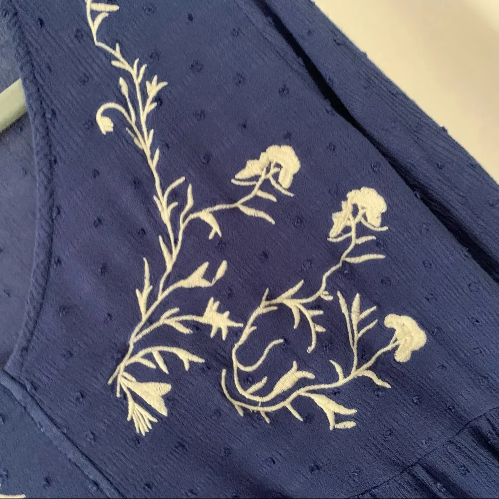 LIV LOS ANGELES Embroidered Top Sz:M Blue Size M - Image 5