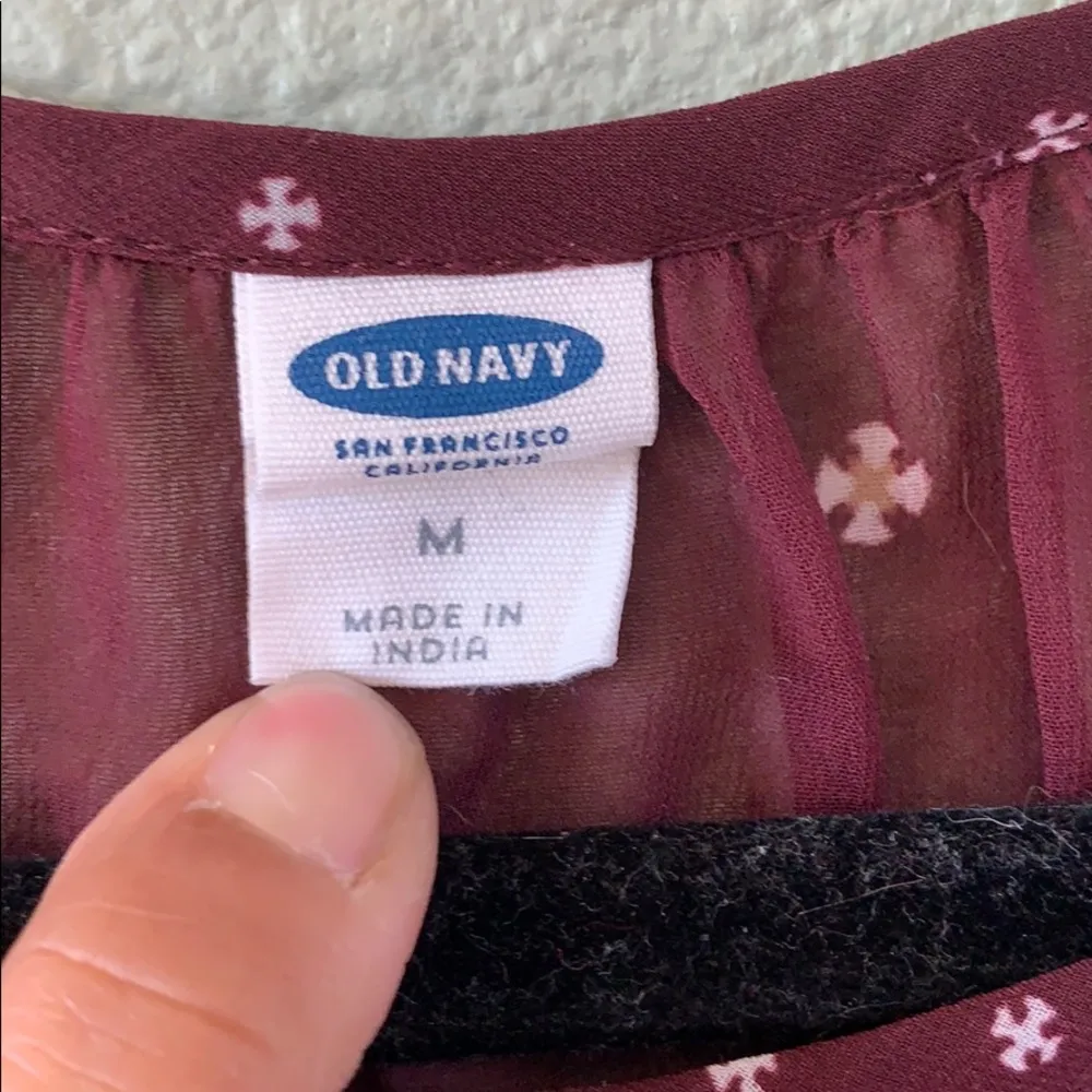 Old Navy sheer sz M long sleeve burgundy popover - Image 3