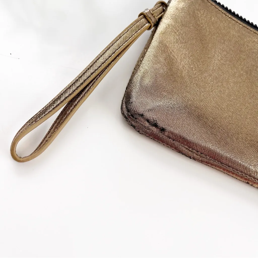 Lululemon Double Up Pouch Wristlet in a Metallic Gold - Image 2