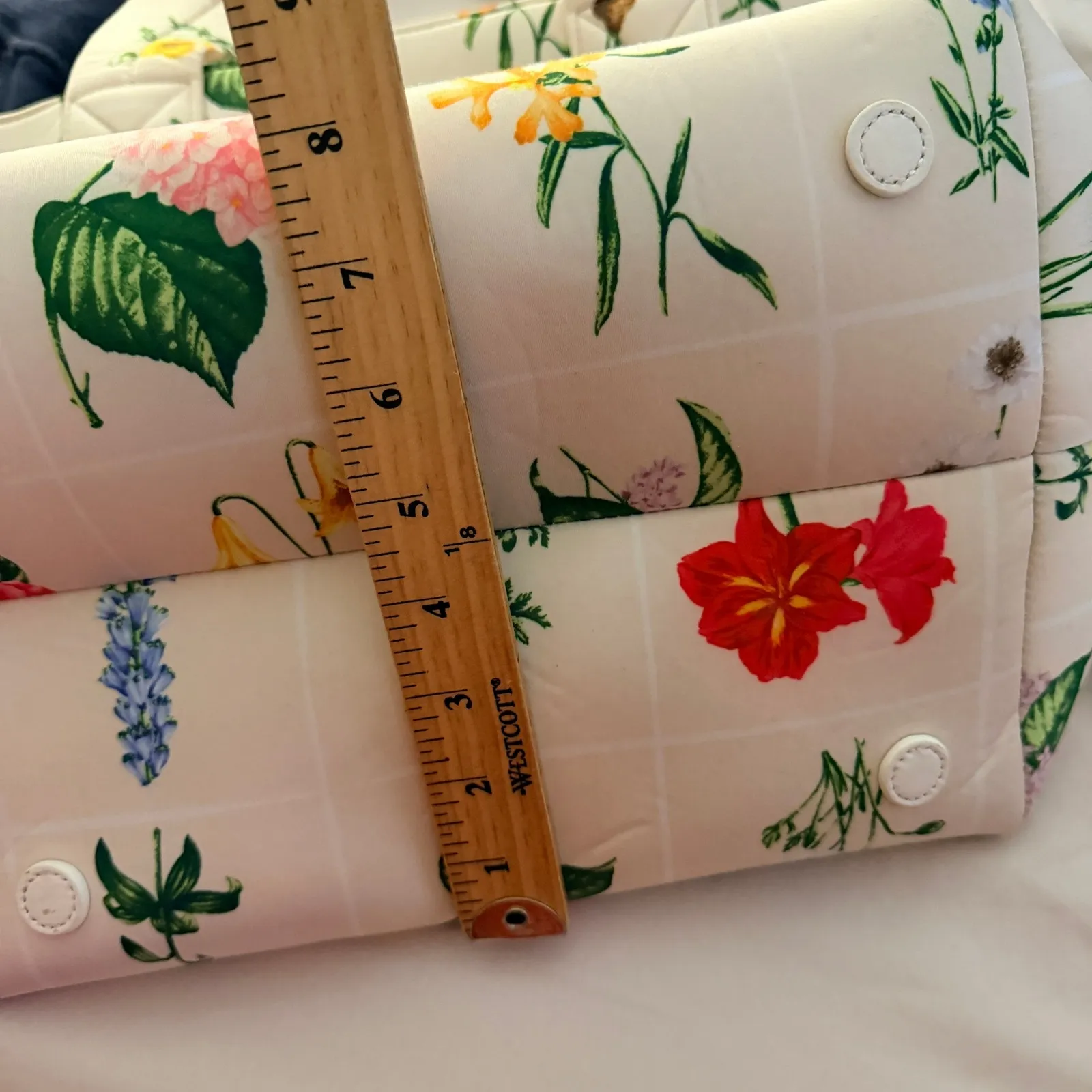 Tuckernuck Sport x Neely & Chloe Fresh Buds Neoprene Tote bag with Pouch Green - Image 13