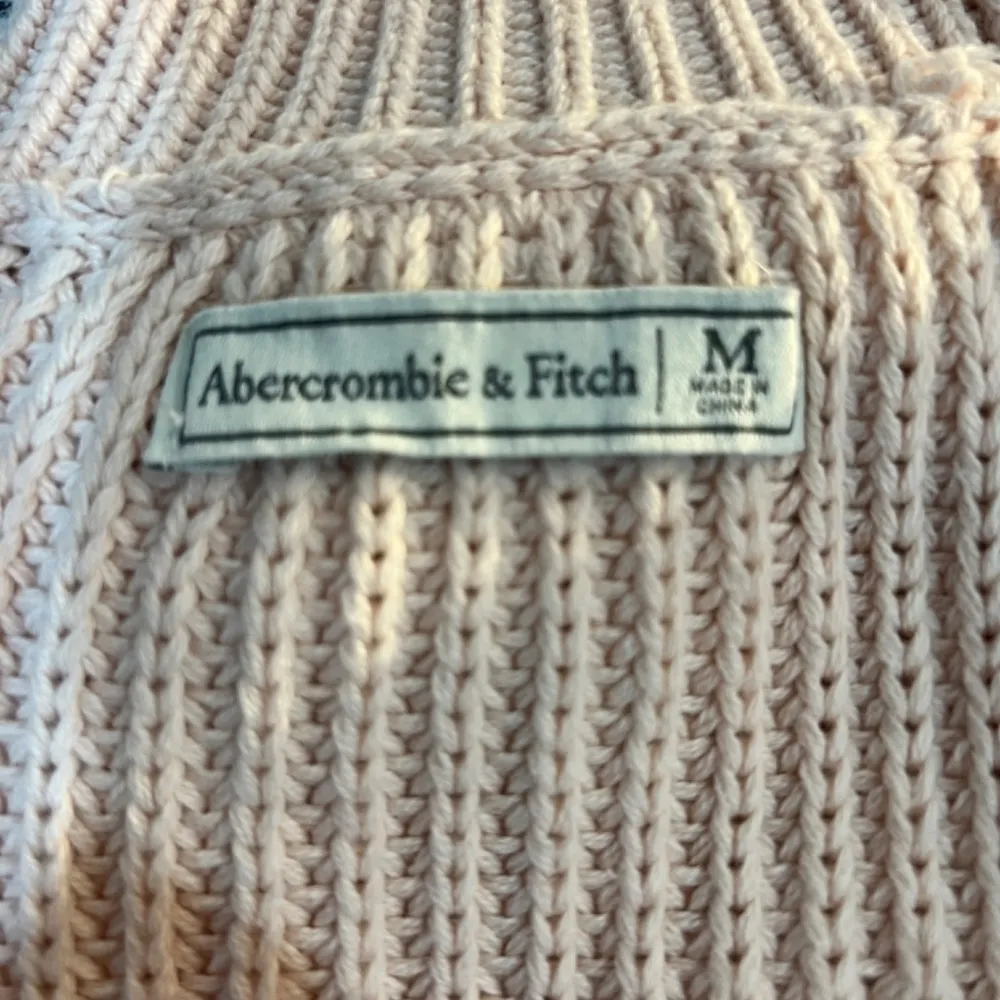 Abercrombie & Fitch Turtle Neck Sweater Size Medium - Image 6