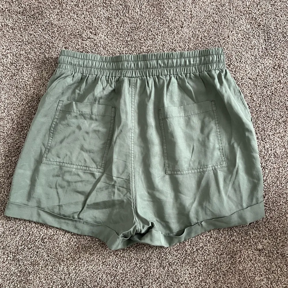 Universal Thread High Waist Green Shorts Relaxed Fit - Image 4