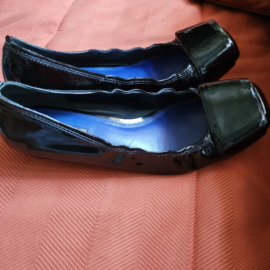 Theory Patent Leather Wedge Ballet Flat . Black - Image 6