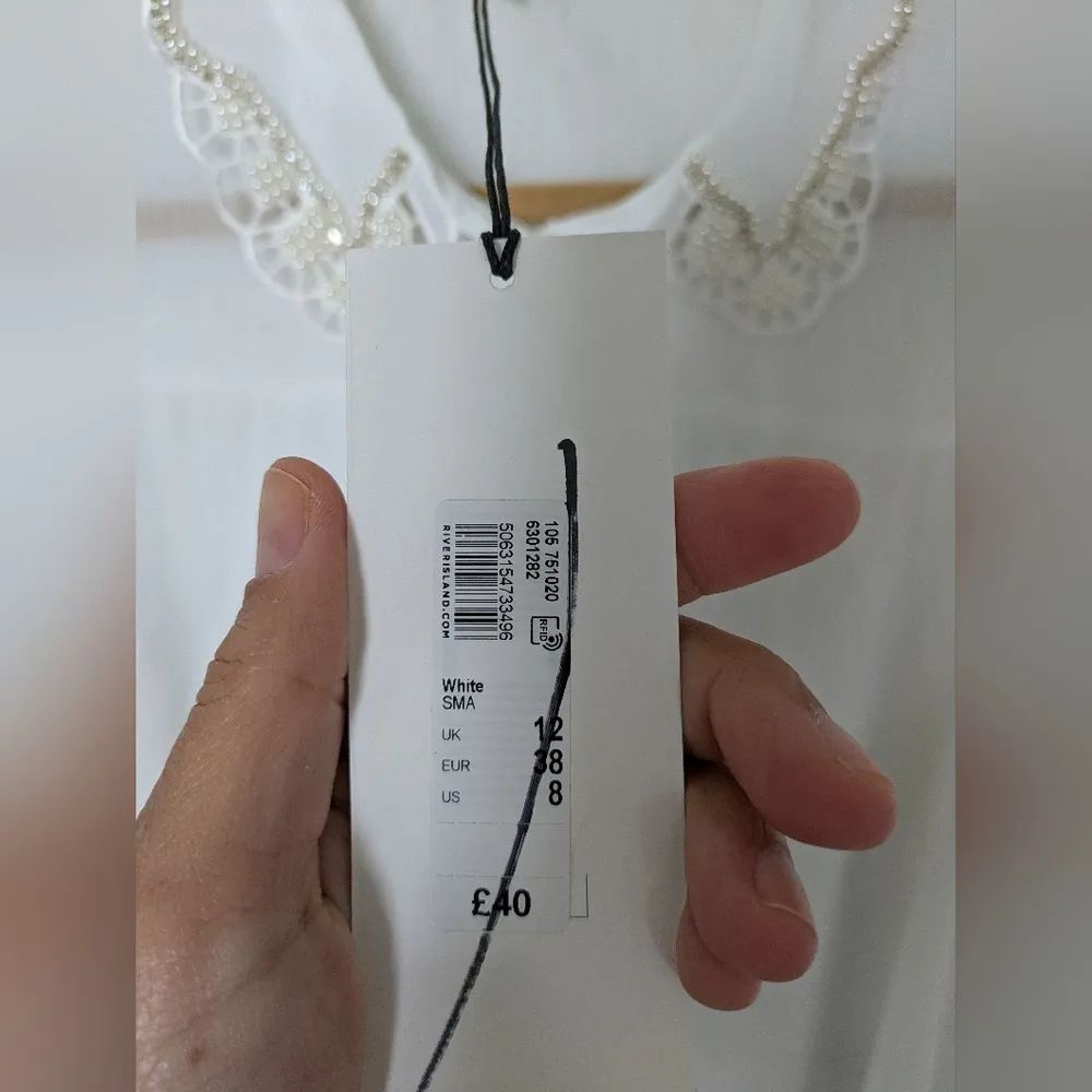 River Island White Blouse with Jeweled Collar Nwt With Flaws Sz 8 - Image 3