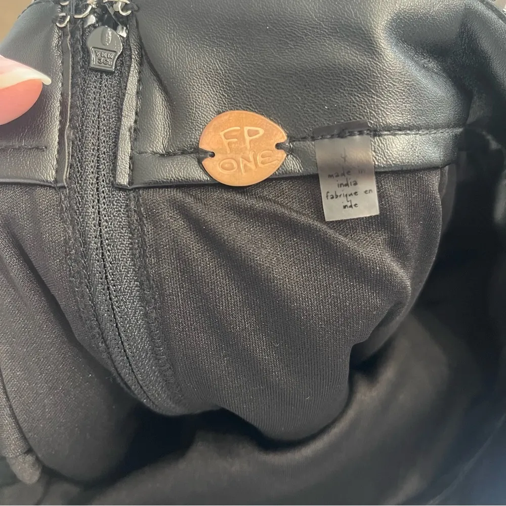 Free People NWT Reversible Sequin Camo Mini Skirt Flip
Sequins Camouflage - Sz 4 - Image 14