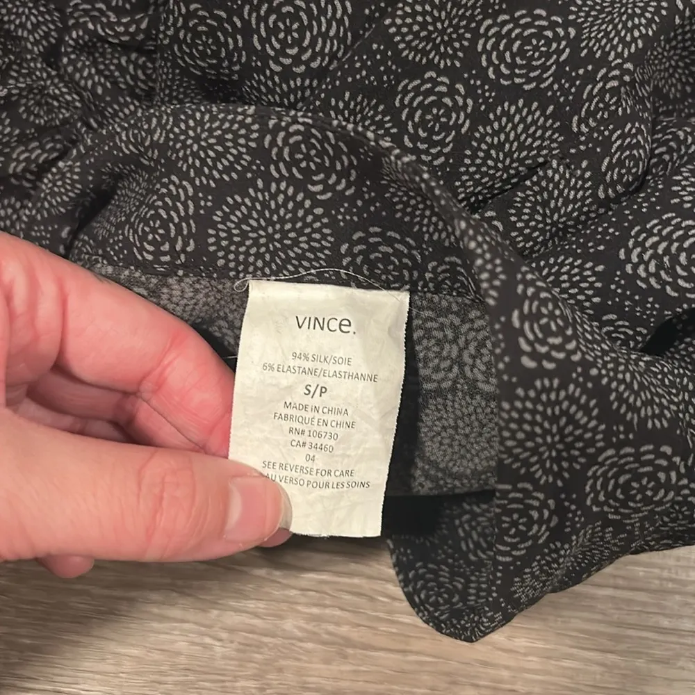 Vince 95% Silk Flower Printed Black Elastic Waistband Pants Size Small - Image 6