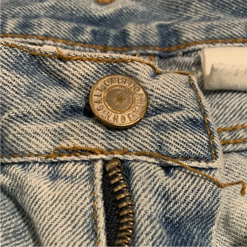 Brandy Melville • John Galt Jeans Light Wash Hole in Knee Rigid Skinny Jeans - Image 9