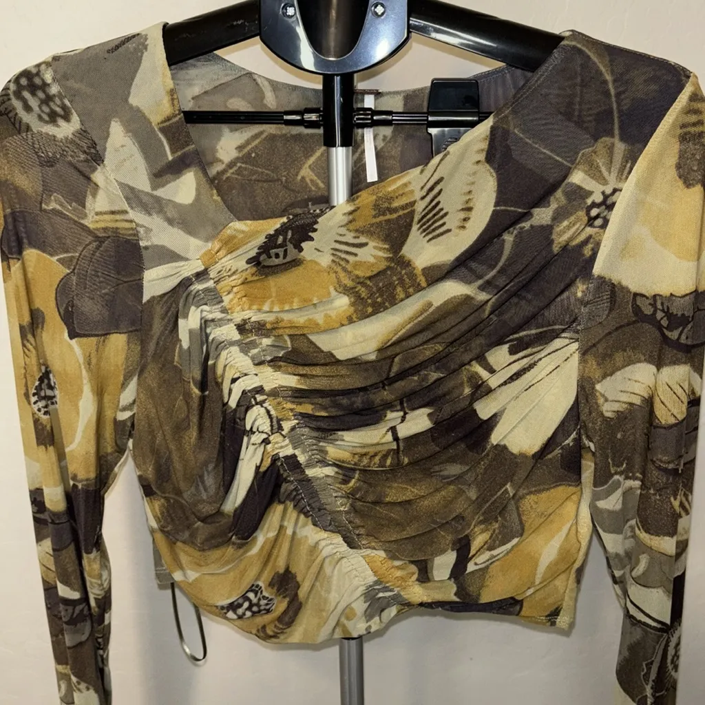 Free people Long Sleeve Blouse in Brown and Tan /size large - Image 4