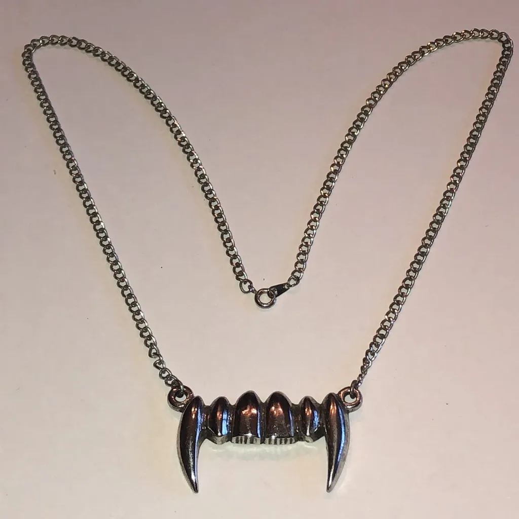Silver Tone Boho Retro Fang Necklace - Image 2