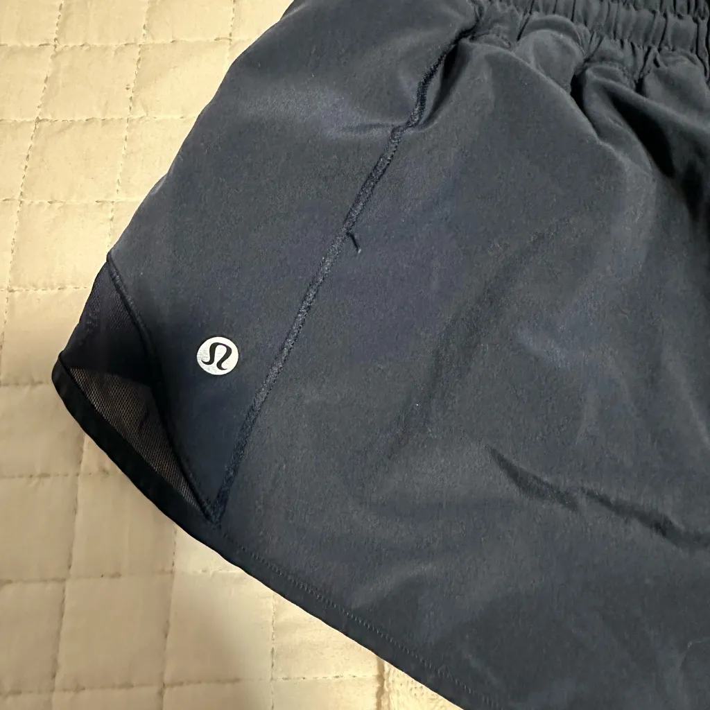 Navy blue lululemon low rise 2.5 size 8 - Image 3