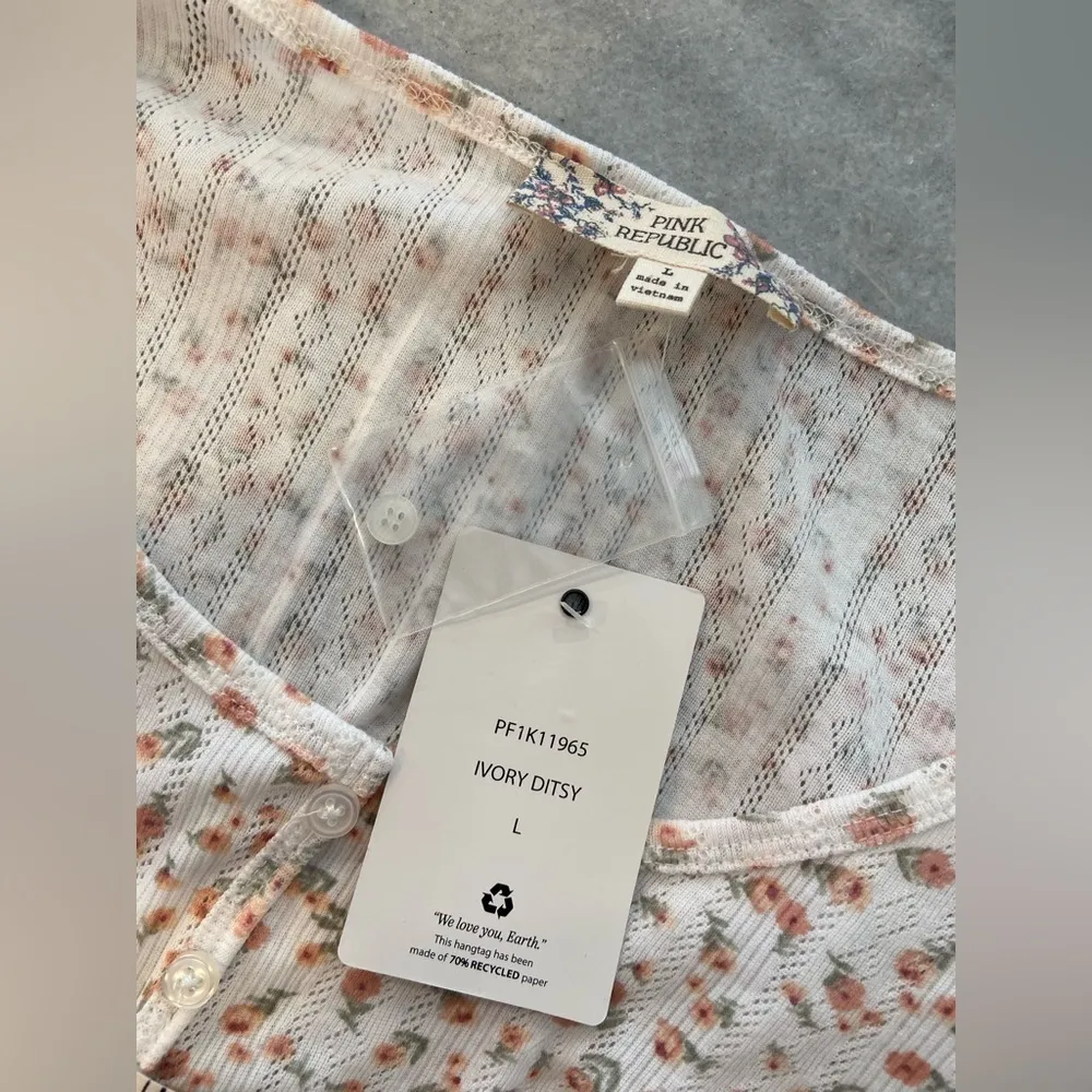 NWT Pink Republic Size L Pink Rose Lettuce Hem Short Sleeve Crop Top Henley - Image 11