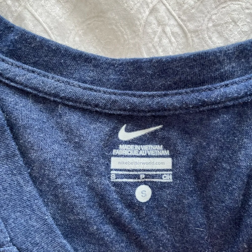 Nike Cal UC Berkeley v neck T shirt - Image 4