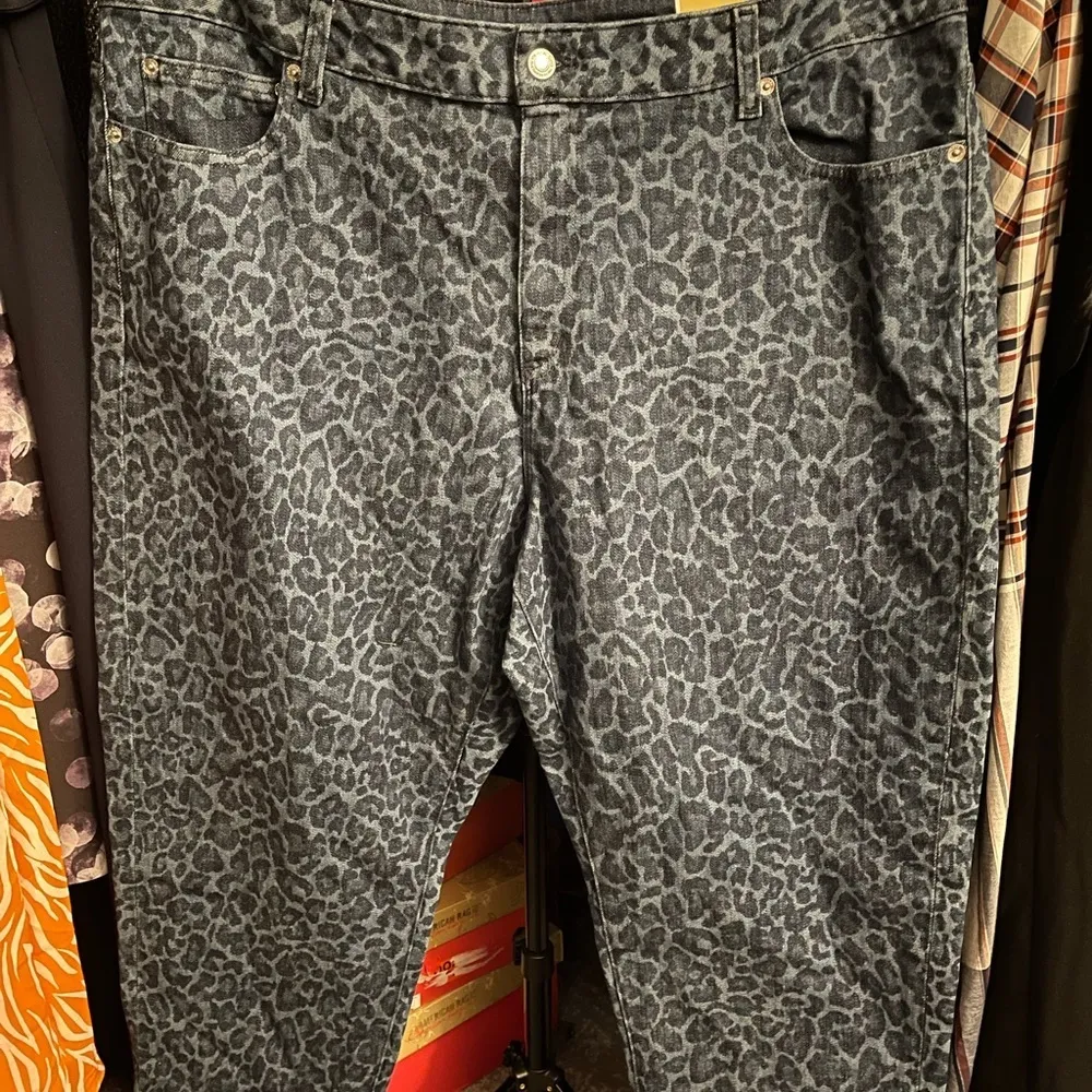 Michael Kors Plus Size High-Rise Straight Skinny Selma Dusk Blue Wash 20W - Image 3