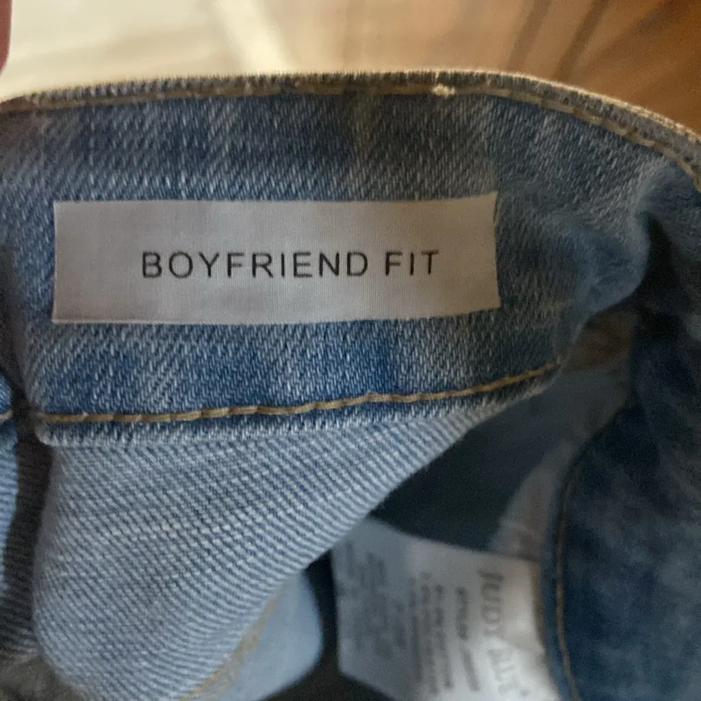 Judy Blue boyfriend jeans light wash frayed distressed Sz 28 - Image 6