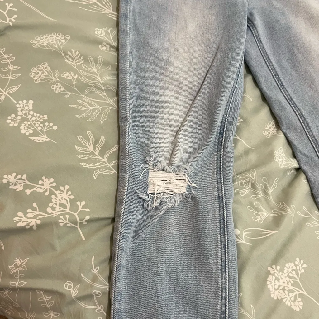 KanCan Distressed light Wash Skinny Jeans Fray Hem Size 29 11 - Image 6