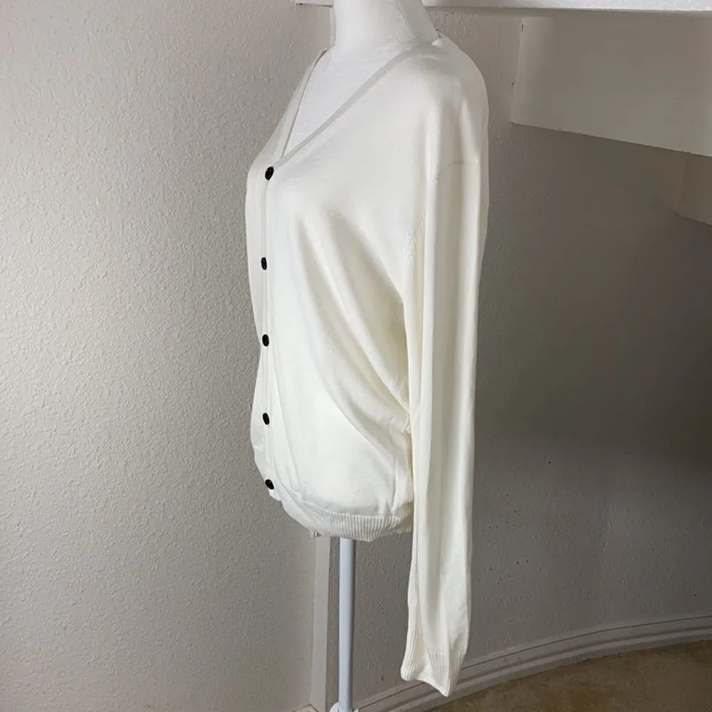 Women’s White V - Image 5