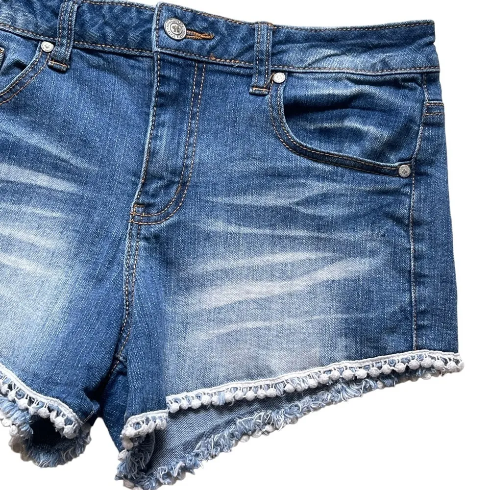 Altar’d State Women’s Blue Denim Shorts Size 27 Raw Hem Crochet Detail Stretchy - Image 3
