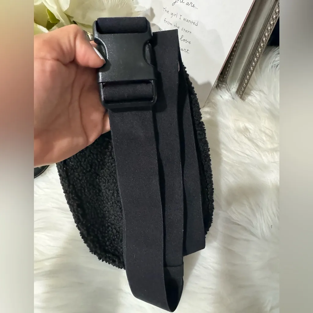 🖤Victoria's Secret Pink  Sherpa Belt Bag Funny Pack Black W/ Stretch Belt - Image 7