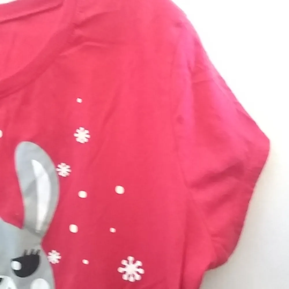 FINAL MARKDOWN Juniors' Wound Up "Fa La Llama" Tee (XXXL/21) - Image 6