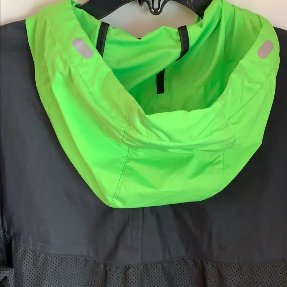 Nike Women’s Hooded Performance Jacket S - Image 5