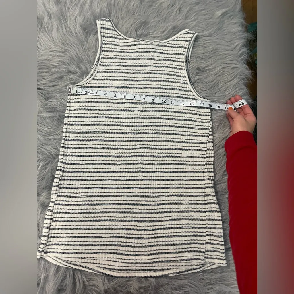 Liz Lange Black and White Maternity Top - Image 3