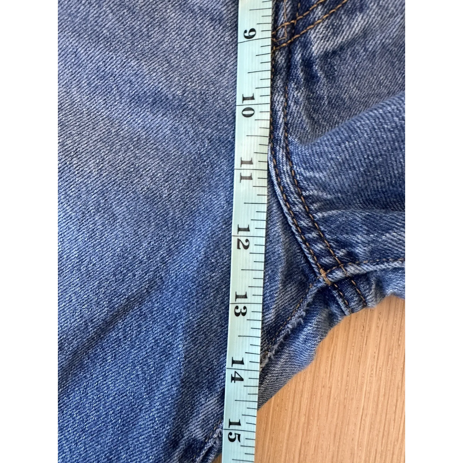 Levi’s Premium Ribcage Ankle Straight Button Fly Jeans Size 28 2507 - Image 4