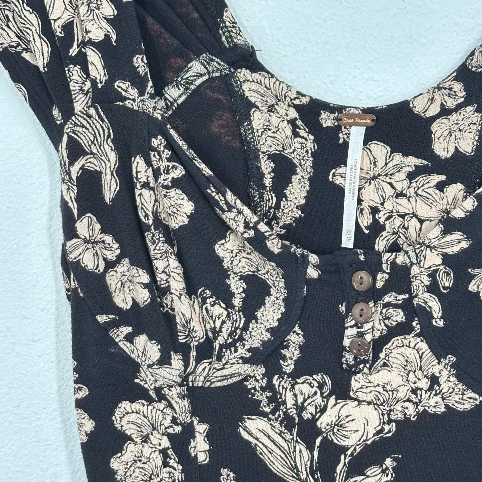 Free People Vanessa Tank Size XS Black Floral Cap Sleeve Button Front Crop Top - Image 6