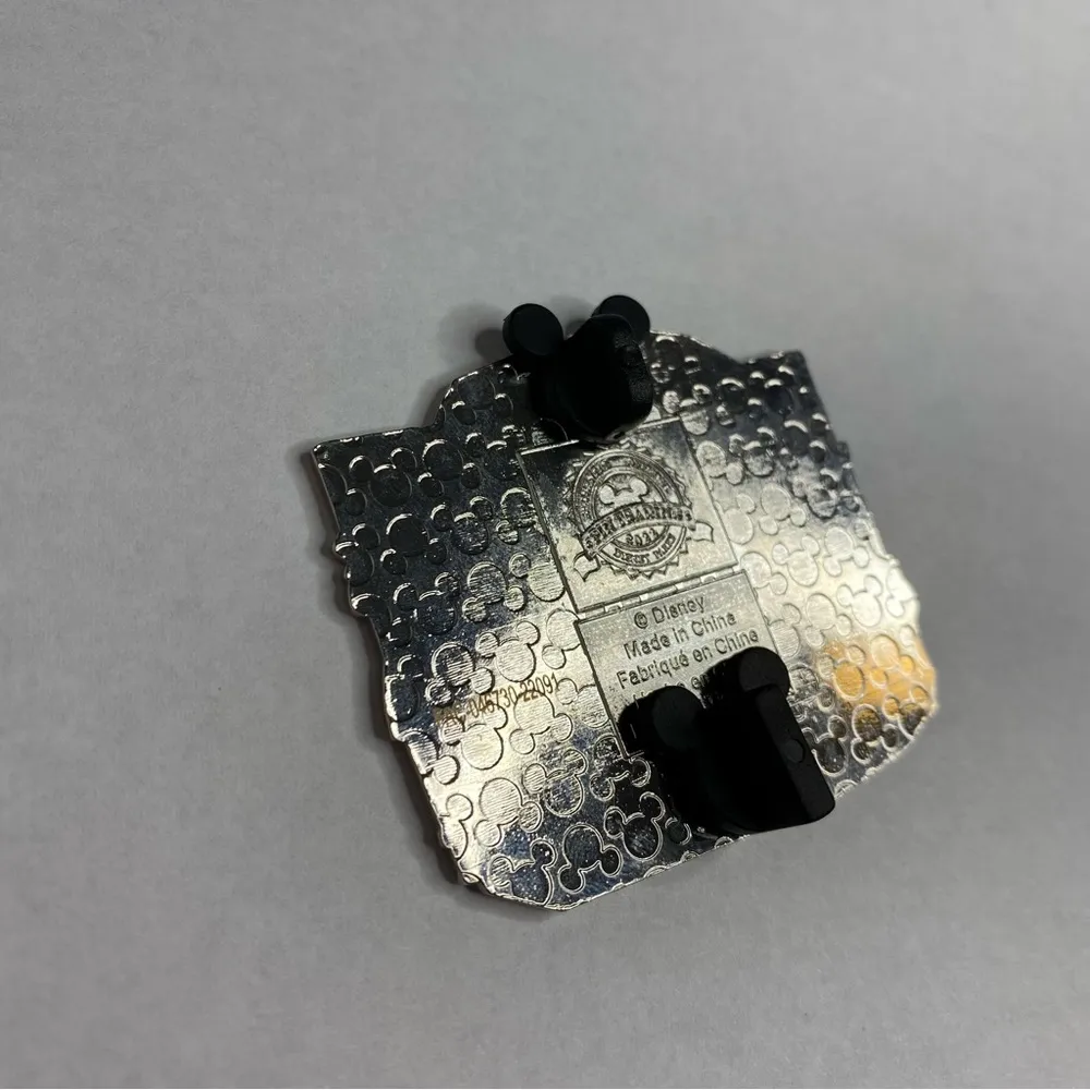 Disney’s 101 Dalmatians Cluster Pin - Image 4