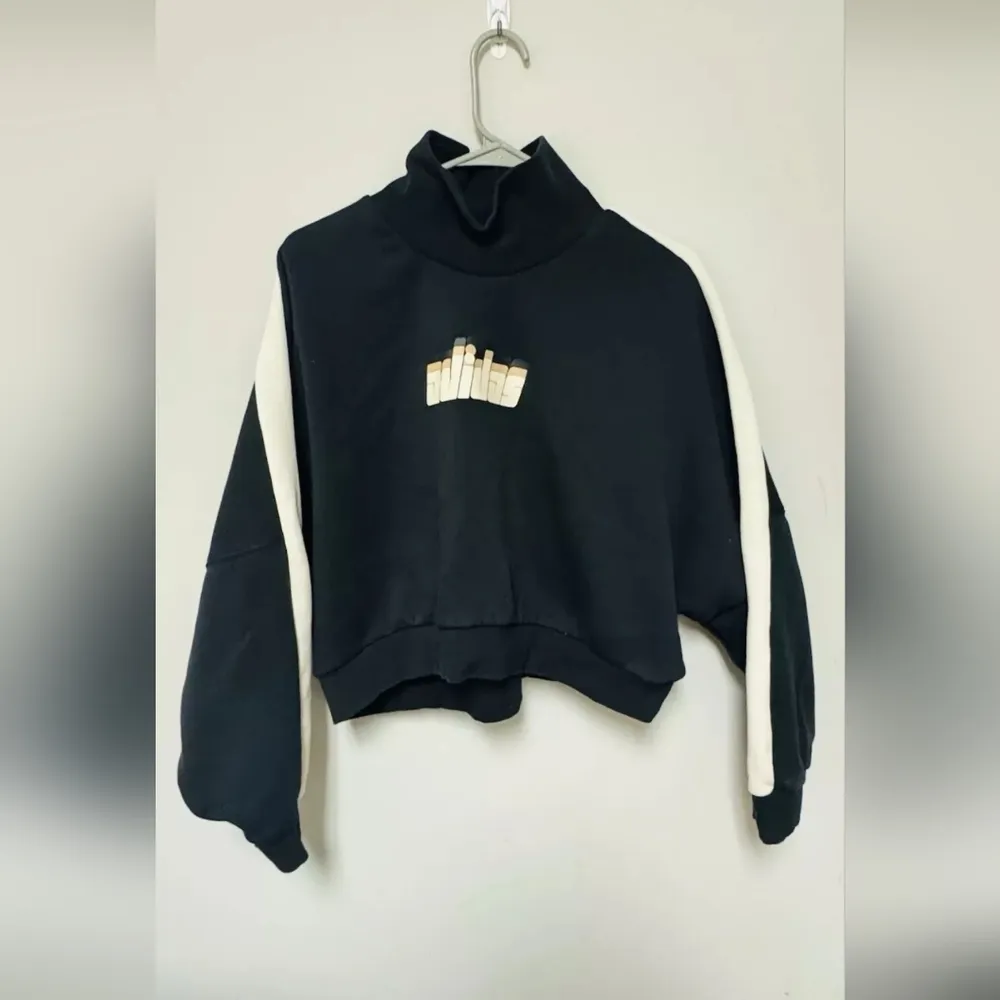 Adidas Women's Ski Chic Mock Neck Sweatshirt Black Pullover Cropped Sz Medium - Image 2