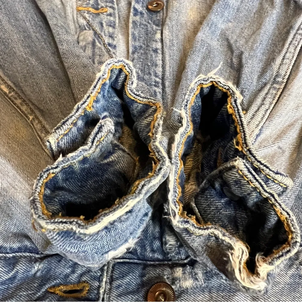 H&M Womens L.O.G.G Button Up Ripped Distressed Casual Denim Trucker Jacket|Sz:12 - Image 14