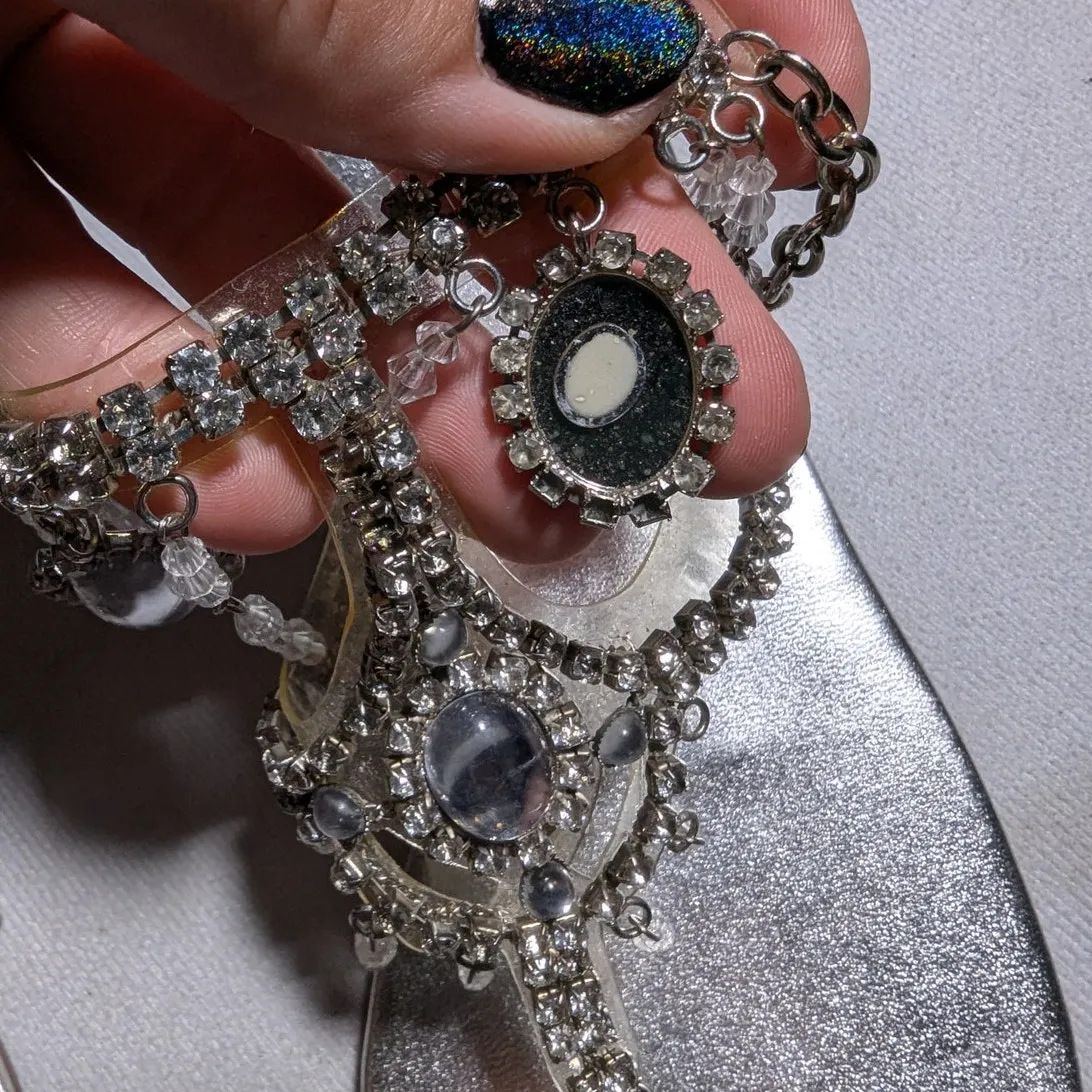 Vtg Y2K Newport News Silver Metallic Faux Leather Jewelry Gem Sandals Sz 6.5 - Image 4