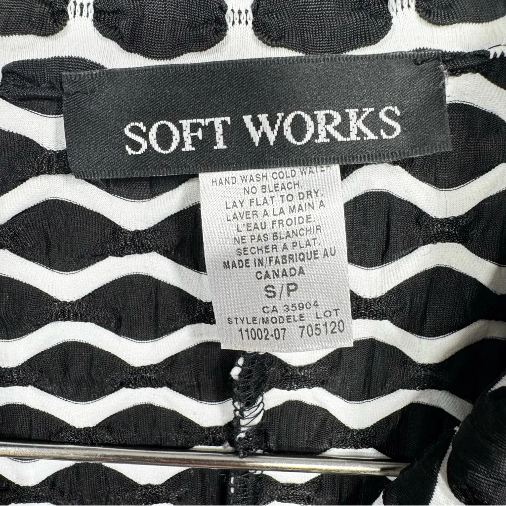 Soft Works Black & White Crinkle Long Sleeve Zip Front Lightweight Jacket Small - Image 4