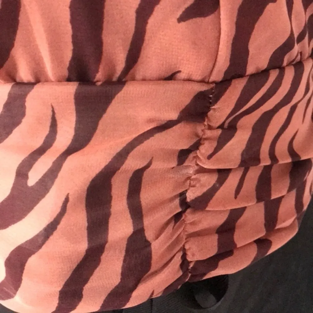 ASTR Women’s Burgundy Zebra Print Crop Tank Top NEW - Image 2