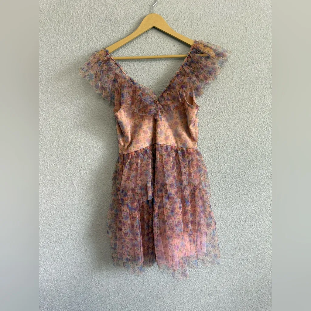 NWT DX Collection Deep V - Image 5