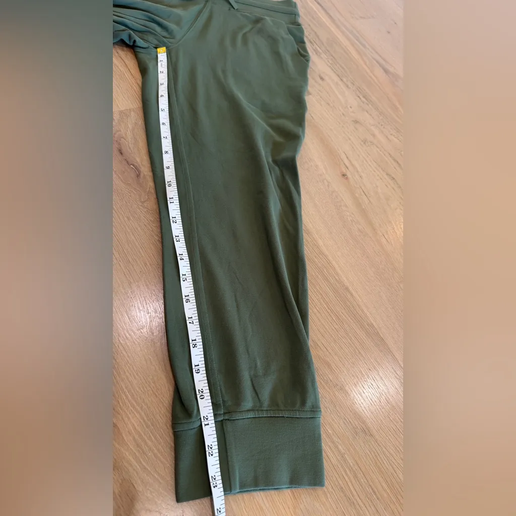 Lululemon Ready to Rulu High-Rise Jogger Crop
Green Twill size 6 - Image 9