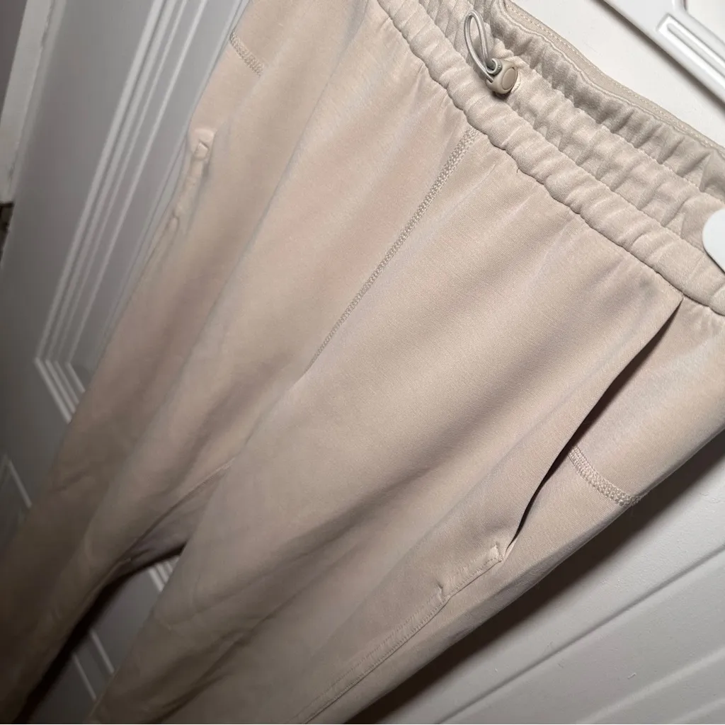 Lululemon Brushed Softstreme Split Hem Highrise Pants Sz 2 N. Ivory‎ - Image 3