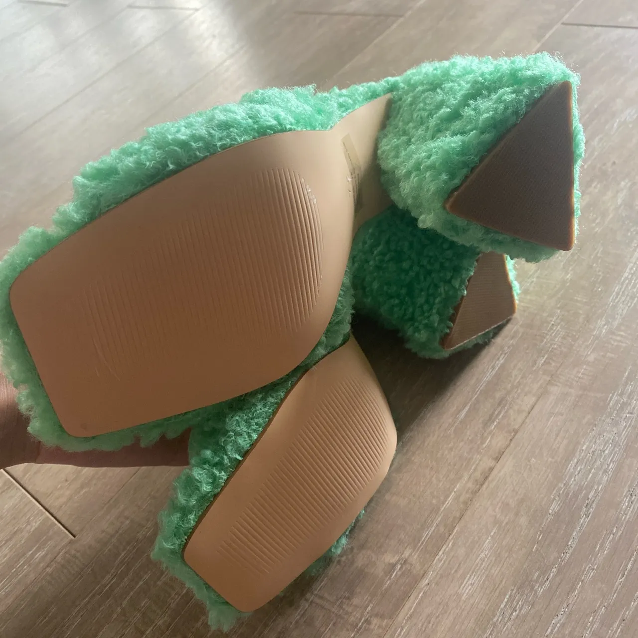 Dollskill Lemon Drop green fuzzy furry kitten heels 7.5 NEW - Image 4