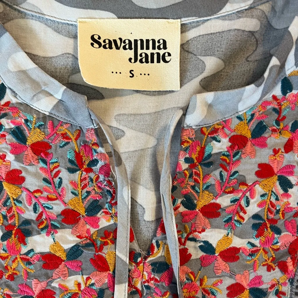 Savanna Jane‎ Gray Camo Floral Embroidered Oversized Keyhole Flouncy Size S - Image 2